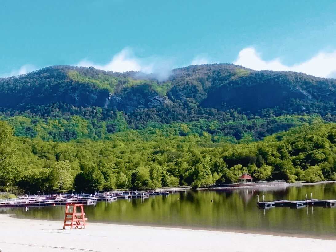 <b><a href="https://www.univision.com/local/north-carolina-wuvc/mejores-lagos-de-carolina-del-norte-para-visitar-en-el-verano-2023-fotos">Relacionado: Así son los mejores lagos de Carolina del Norte para visitar en el verano 2023</a></b>