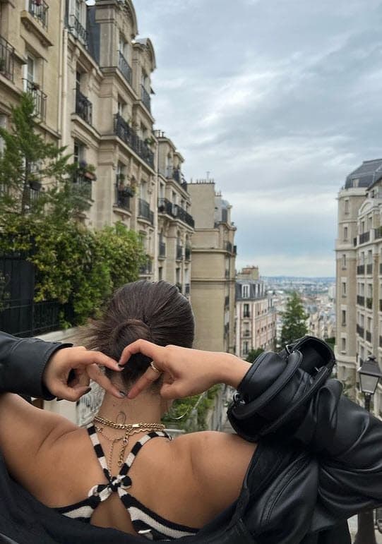 Desde su llegada a París, la cantante, de 25 años, ha aprovechado su tiempo libre para pasear por icónicos lugares turísticos de la ciudad.
<br>