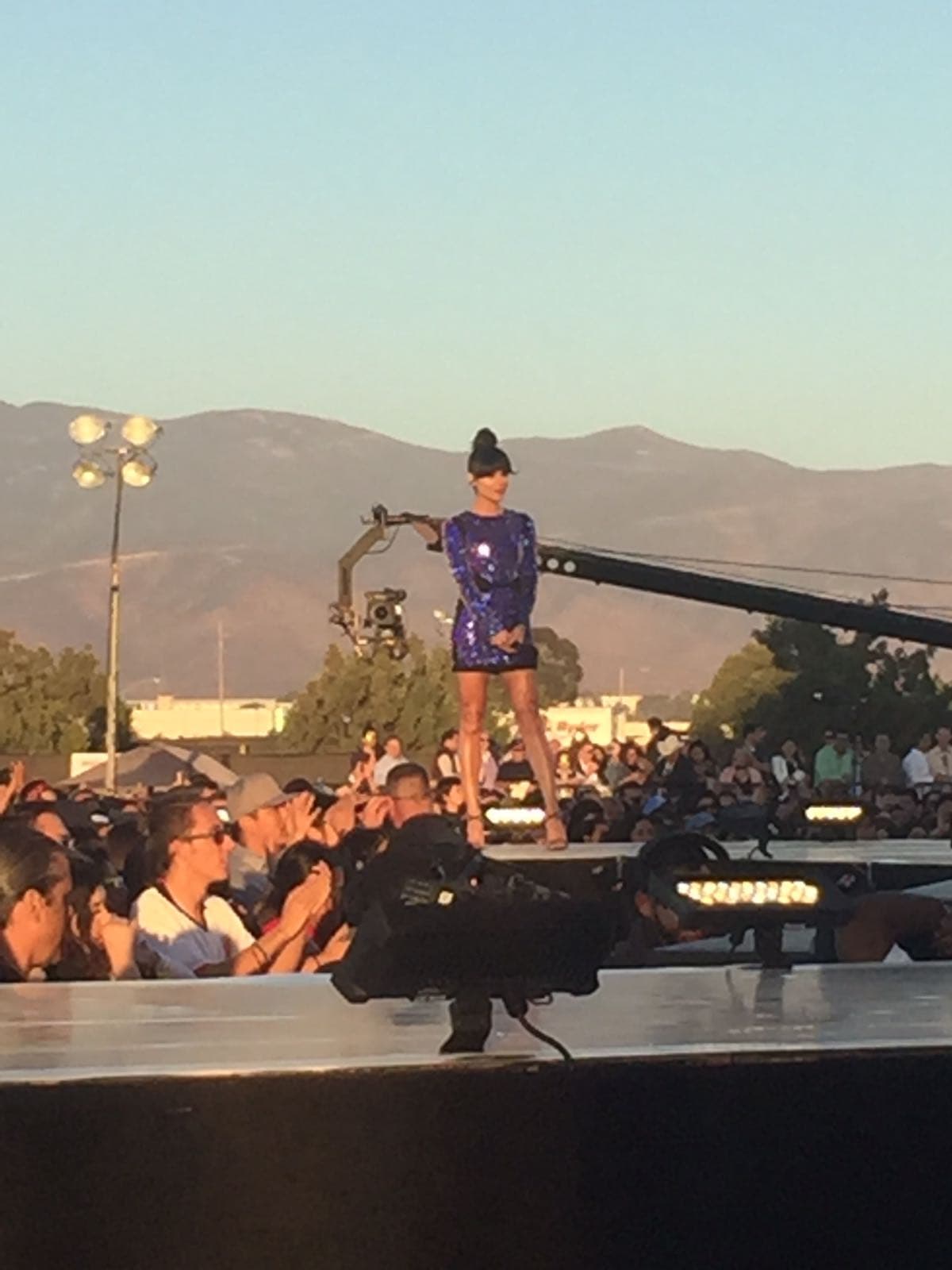 Alejandra Espinoza, la de Tijuana, condujo con especial entusiasmo el evento RiseUp AS ONE. Foto: David Maris.