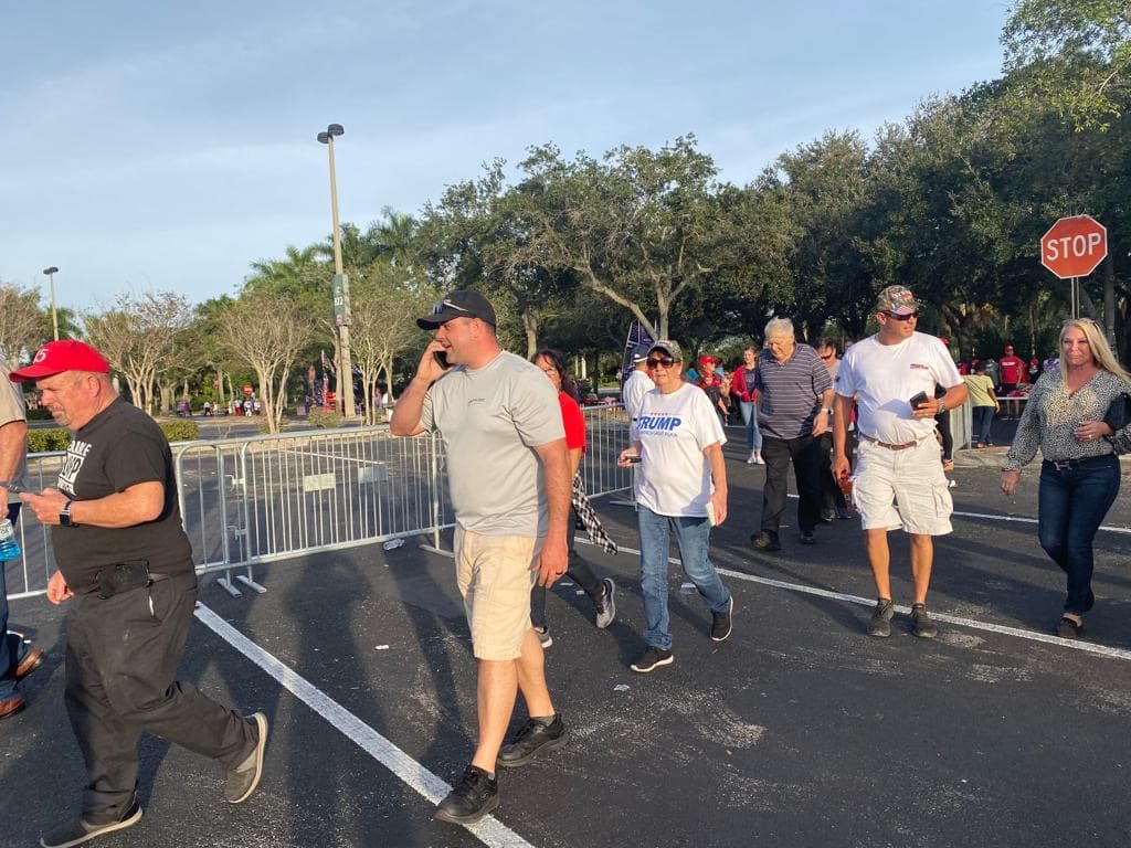 Las autoridades recomiendan a los residentes y choferes que transitan por los alrededores del centro de convenciones que estudien vías alternas, pues se espera que el tráfico sea caótico. La avenida 136 ya se encuentra cerrada en varias direcciones y se le prohibirá el paso a los camiones por el Sawgrass Expressway.