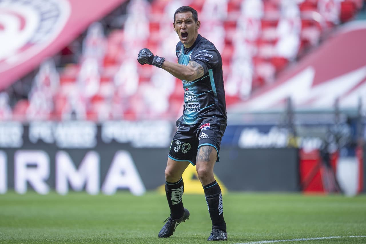 Toluca y León reparten puntos tras empate en el Nemesio Diez 1-1. José David Ramírez abrió el marcador al minuto 21 pero le sigió Michael Estrada de los 'Diablos' para igualar marcador y, tras una tarjeta roja, Canelo anotaba penal, pero al minuto 73, el León empataba con anotación de Luis Montes.