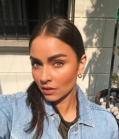 "Obtuvimos información que nos permite comprobar que
<b><a href="https://www.univision.com/famosos/claudia-martin-demanda-maite-perroni-andres-tovar">es la misma Claudia Martín</a> quien comparte la información a la revista</b>, y que, por otro lado,
<b>la revista recibe información por parte de (Koko) Stambuk</b>, la anterior pareja de Maite, y con eso es con lo que arman la nota".
<br>