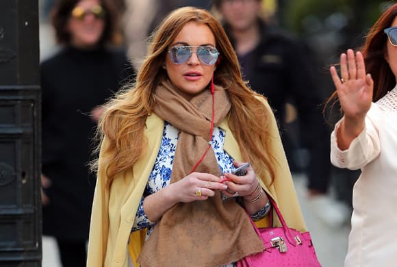 Lindsay Lohan recibe crioterapia para aliviar el dolor causado por el virus chikunguña