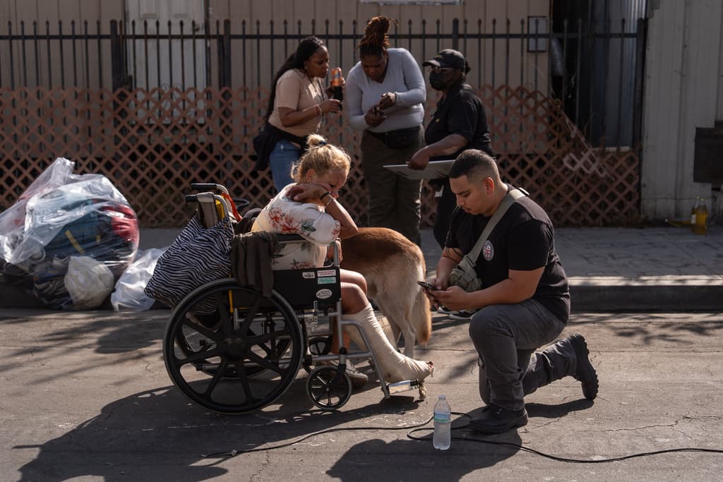 Aproximadamente 30 personas que residían en el campamento fueron trasladadas a refugios temporales como parte de la iniciativa de Seguridad del gobernador, implementada en colaboración con agencias locales.