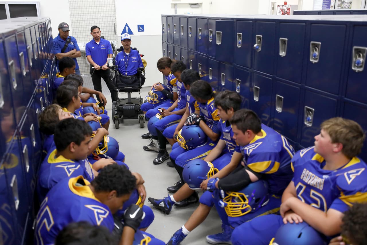 Este es su primer año como entrenador en jefe, liderando el equipo del equipo universitario junior de Prospect High School en Saratoga, California.