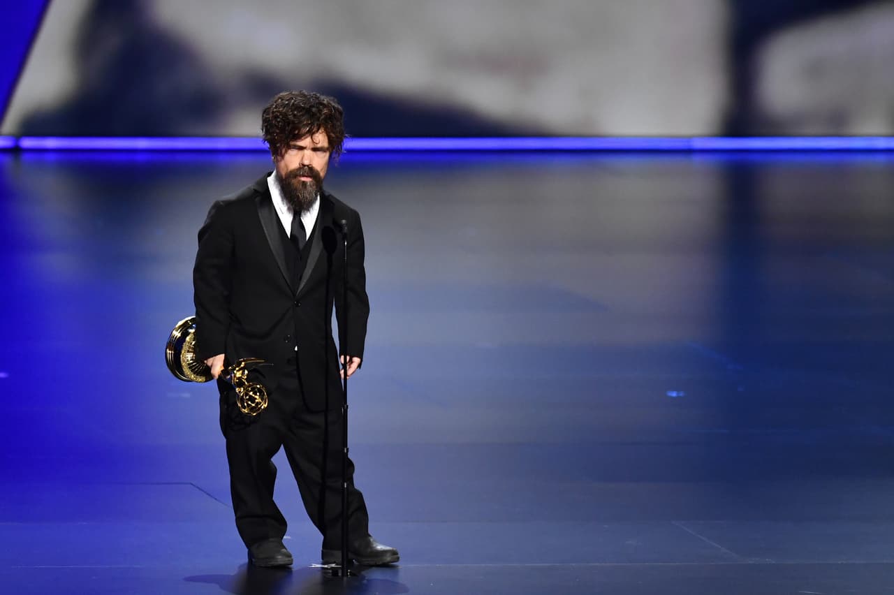 <b>5 - </b>Peter Dinklage, intérprete de Tyrion Lannister en 'Games of Thrones', ganó el Emmy al Mejor actor de reparto en un drama. "Me siento muy afortunado por ser miembro de una comunidad llena de 
<b>tolerancia y diversidad</b>, porque en ningún otro lugar podría estar en un escenario como este", consignó, generando una ola de aplausos.