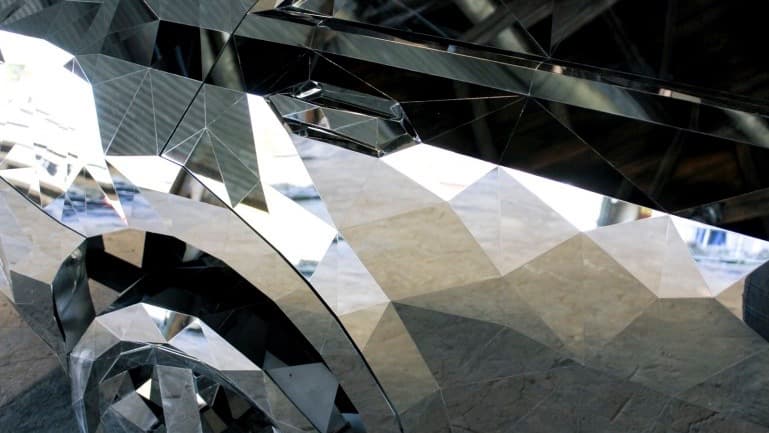 El artista no descuidó ningún detalle por lo que su obra no puede evitar recordarnos que los automóviles son verdaderas esculturas en movimiento.