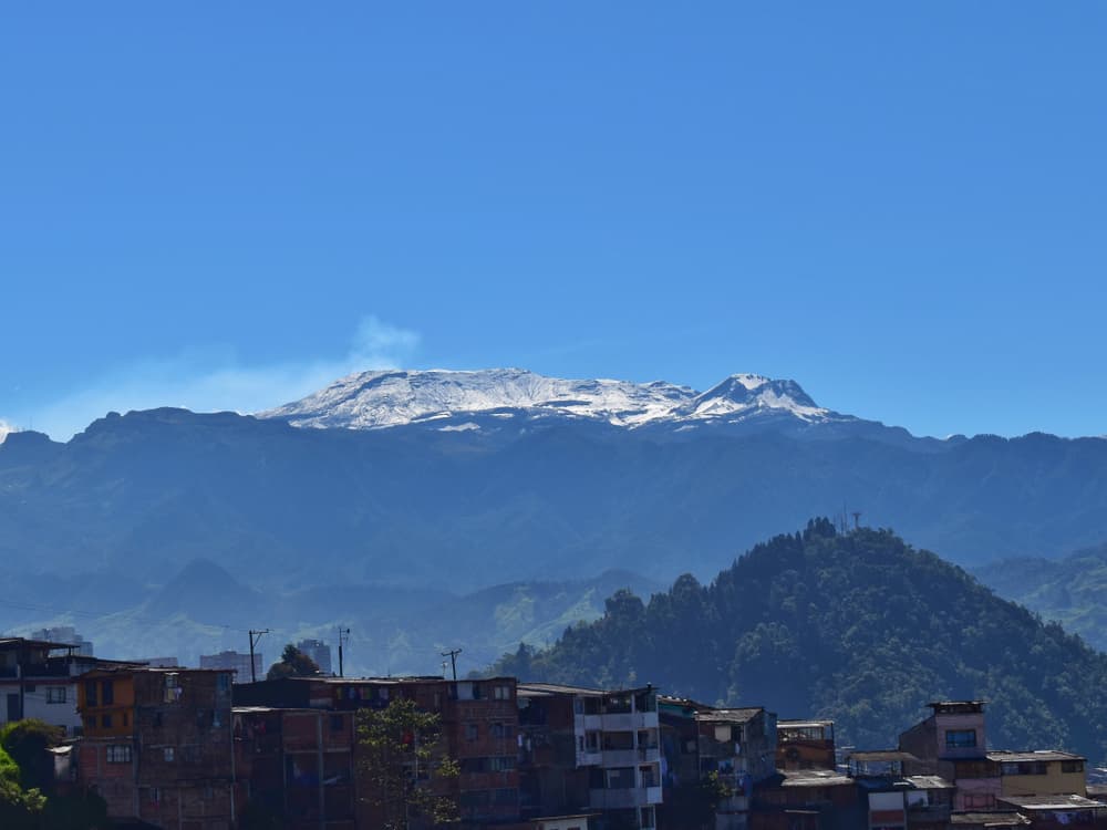 Pero las predicciones no llegan sólo a Estados Unidos. "También he hablado mucho del Nevado del Ruiz en Colombia y la semana pasada se despertó", advirtió.