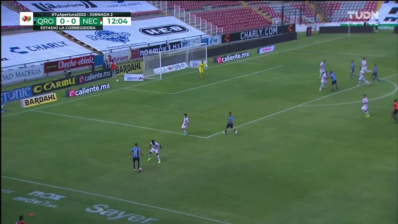 ¡TIRO ATAJADO! disparo por Leonardo Sequeira.