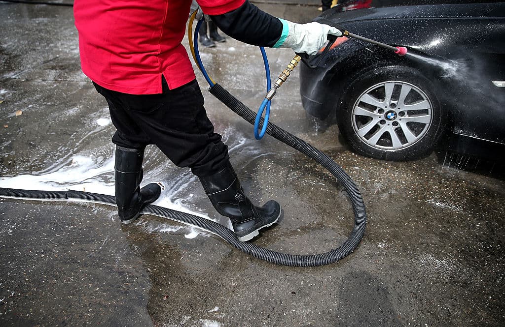 Empresa de lavado de carros tendrá que pagar multa de $800,000 por robo de salarios