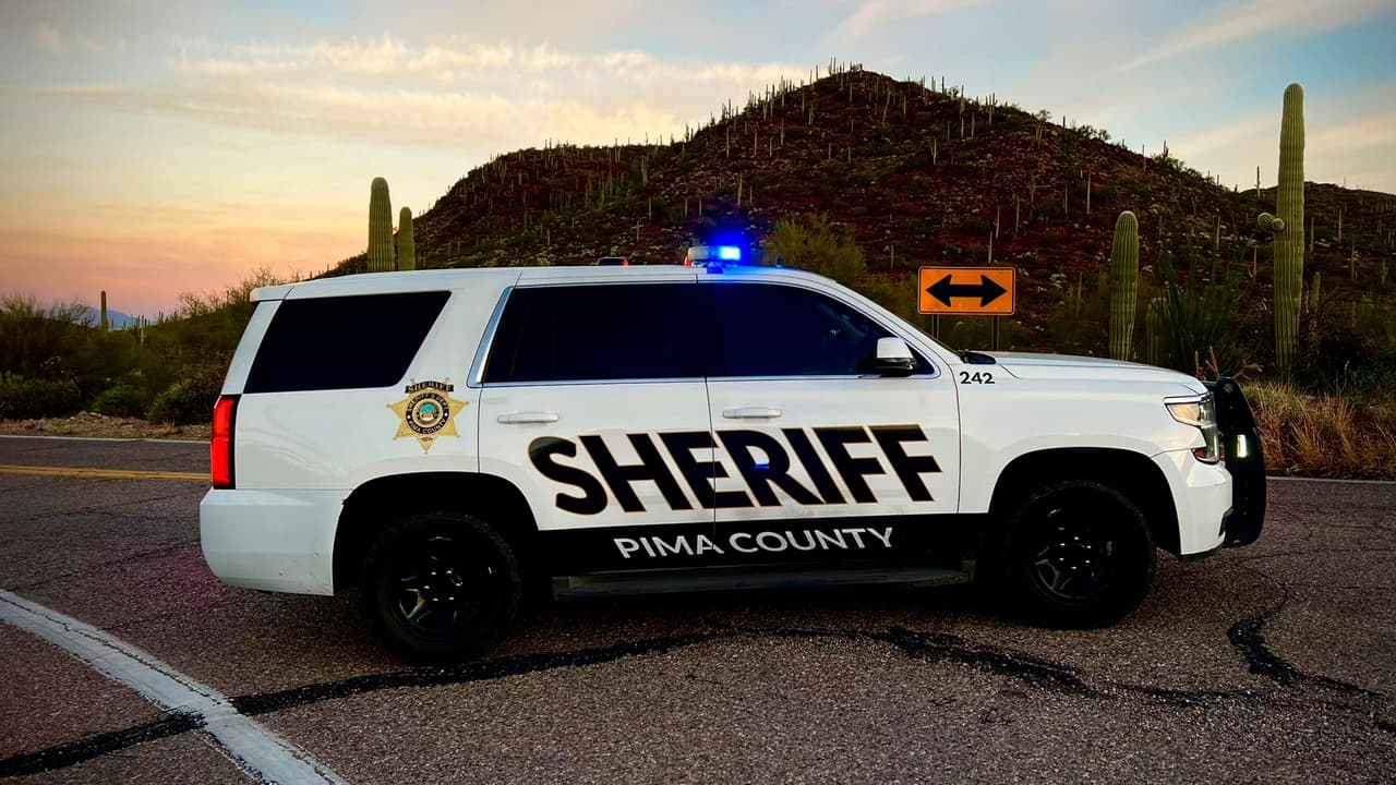 Adolescente bromista enfrenta cargos graves por hacer amenazas de bomba a escuelas