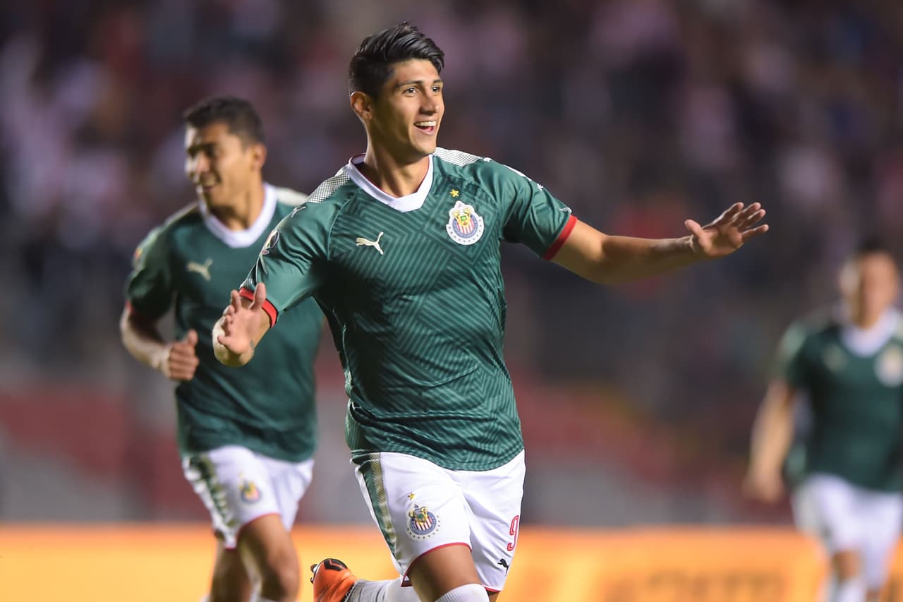 Tan solo un minuto después de que se reanudaran las acciones en La Corregidora, Alan Pulido igualó el encuentro para los de Guadalajara.