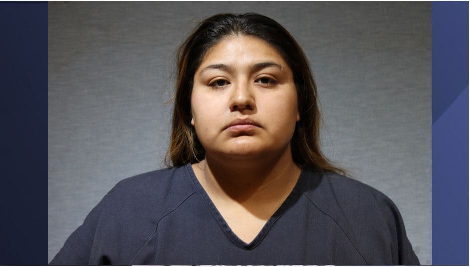 Arrestan a una mujer y identifican a un sospechoso en conexión con un triple homicidio ocurrido en Garland