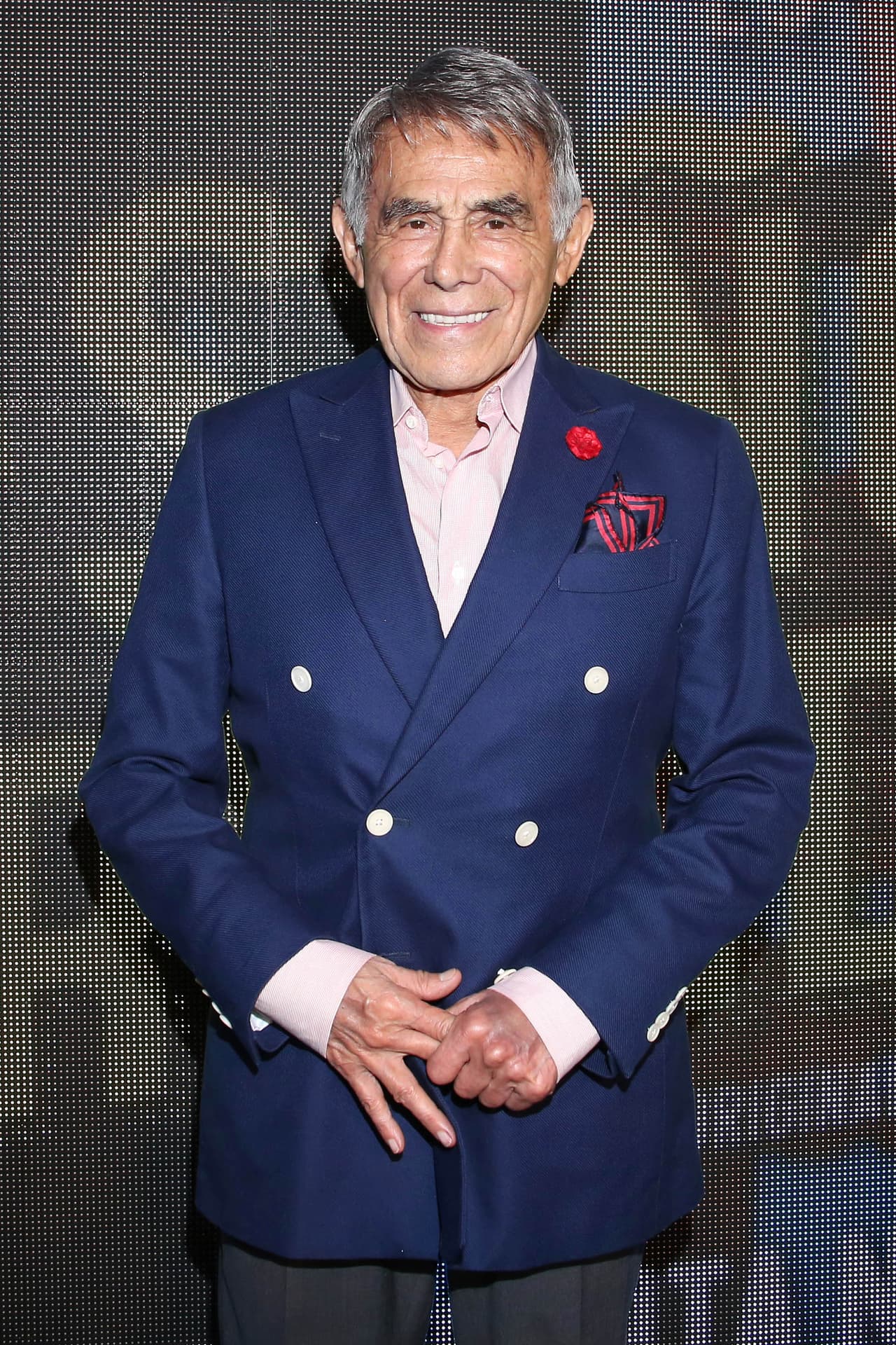 “Después de casi cuatro años han habido más de 10 operaciones y su vejiga ya se rindió. Está muy lastimada y mi papá tiene que dejarla ir junto con la próstata”, escribió.