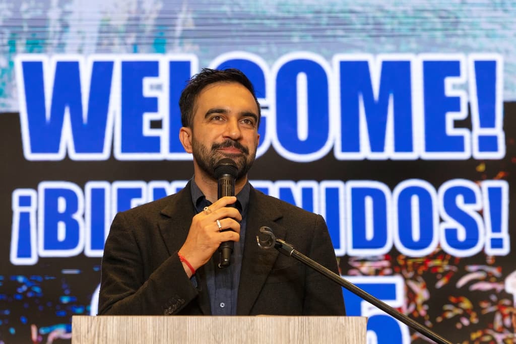 Las reuniones en SOMOS incluyeron discusiones sobre el estatus territorial de Puerto Rico, el impacto de huracanes en la diáspora y posibles alianzas para la transición de Mamdani en enero de 2026.