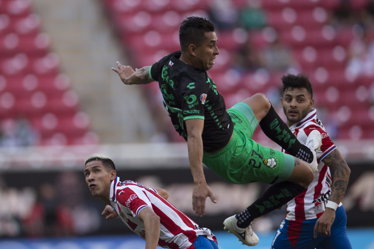 Chivas y Santos dividieron unidades en el encuentro de la Jornada 13