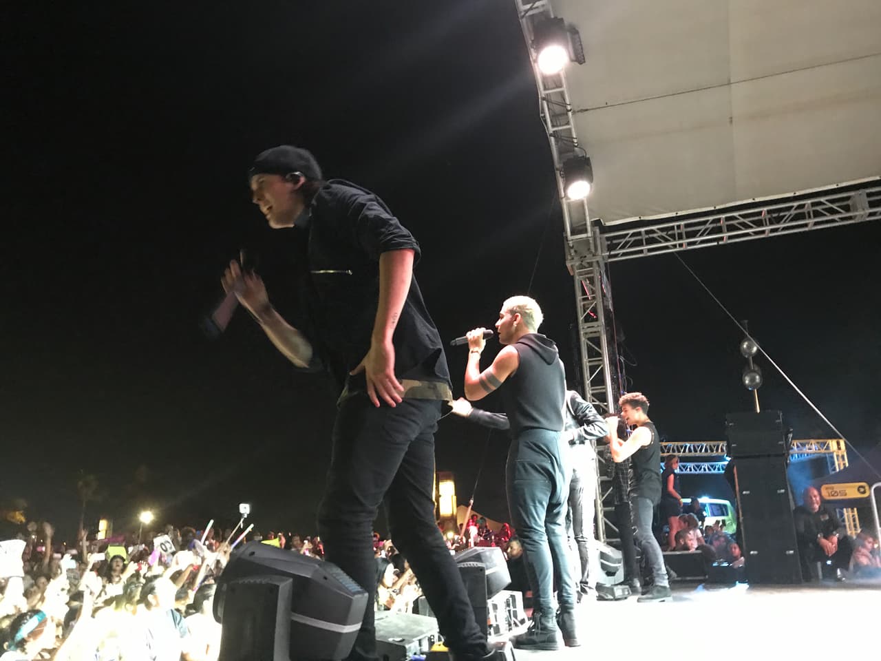 CNCO creó un pandemonio durante su presentación en el KQ Sunset.