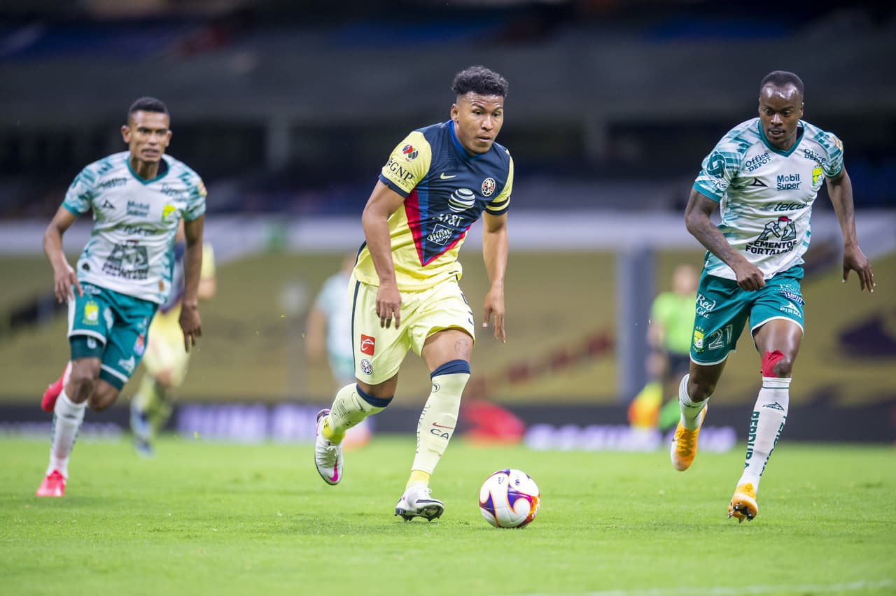 Víctor Dávila (1’) marcó a segundos de haber iniciado el cotejo, pero la ventaja no duró; Henry Martín hizo el empate a los 6’. Al 58’ Aguilera falló desde los once pasos. En sus siguientes compromisos, América visitará al Guadalajara en duelo de la J11 y León hará lo propio con el Monterrey, en duelo pendiente de la J3.