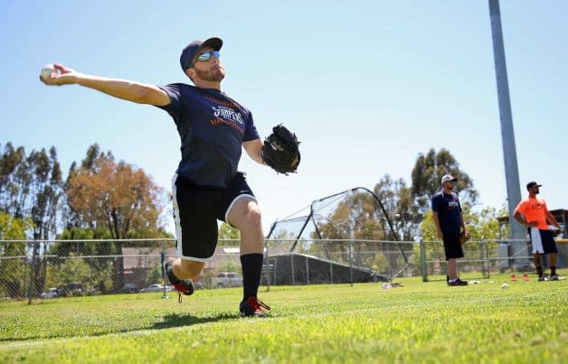 Conoce el primer pitcher abiertamente gay