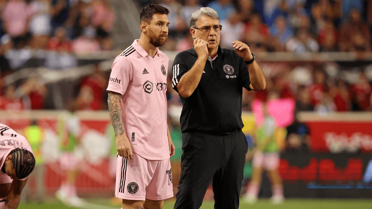 ¿Juega Messi? Tata responde: "Si no fuera una final no arriesgaríamos"