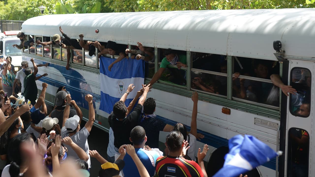 Dos muertos deja asedio de paramilitares del gobierno de Ortega a decenas de estudiantes atrapados en una iglesia en Managua