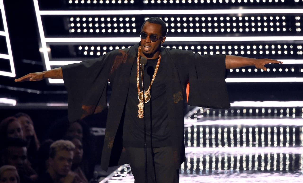 La agencia de noticias AP también señaló que no es claro si Combs es el objetivo de dicha investigación y que los funcionarios no estaban autorizados a declarar sobre los detalles de esta.