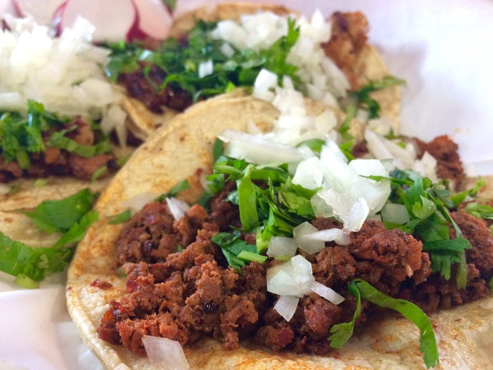 <b>La Pastorcita</b>
<br>Dirección: 3304 Buford Hwy NE. Atlanta, GA. 30329
<br>Teléfono: (678) 705-8162
<br>
<b><a href="https://www.yelp.com/map/la-pastorcita-atlanta">Cómo llegar</a></b>
<br>
<br>En Yelp, una usuaria dijo: “Me alegro mucho de que un amigo me haya mostrado este lugar que tiene tacos legítimos. Se puede decir que tienen comida mexicana tradicional. Como los tacos callejeros, no los tacos caros de más de $5 en restaurantes elegantes”.