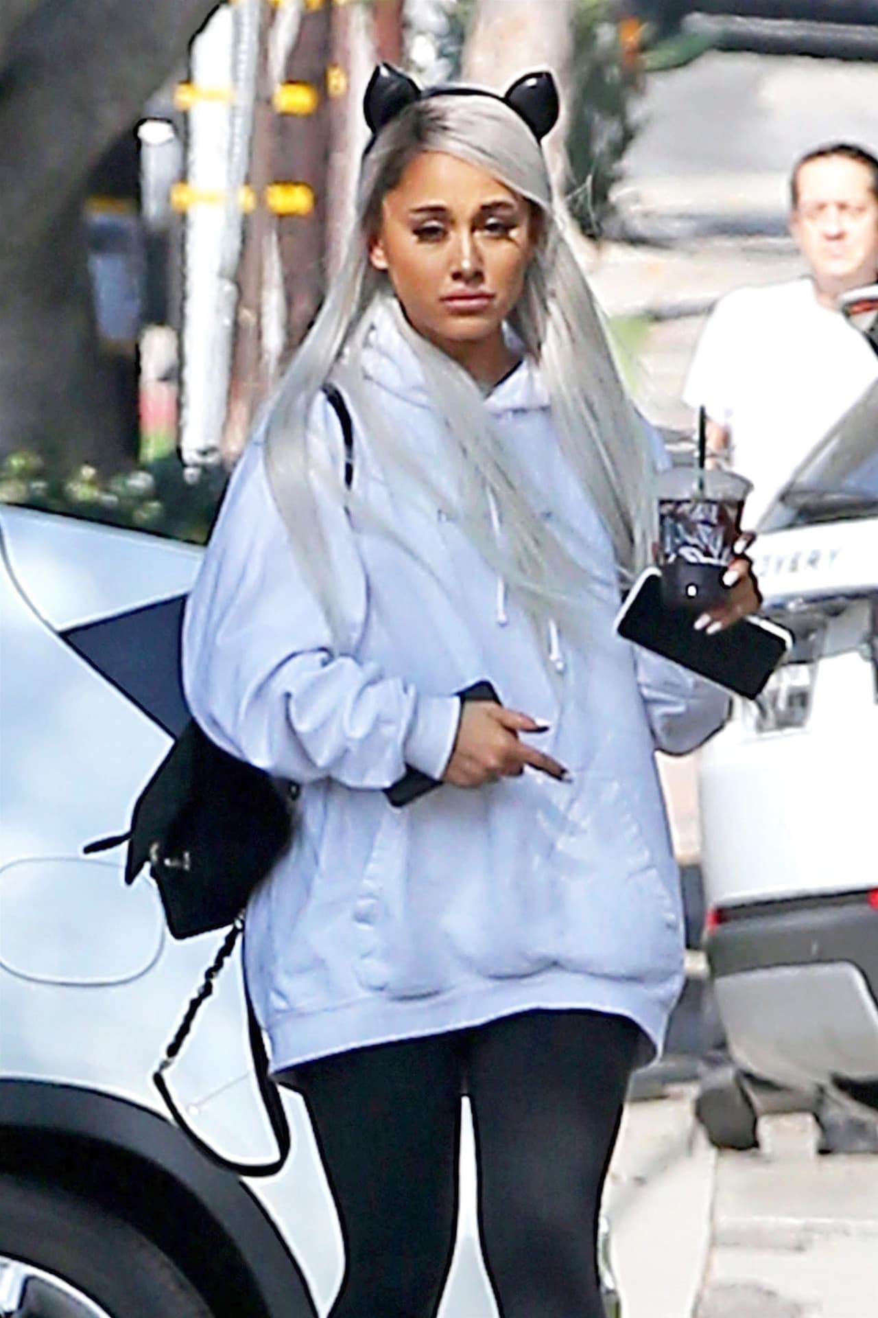 Tras la muerte de Mac Miller, 
<b><a href="https://www.univision.com/entretenimiento/ariana-grande-destrozada-rompe-el-silencio-tras-la-muerte-de-su-ex-revelando-un-video-de-cuando-estaban-juntos-video">Ariana Grande se mostró afectada</a></b>. “No puedo creer que ya no estés aquí. Hemos hablado de esto tantas veces. Estoy tan enojada, tan triste, que no sé qué hacer”, expresó días después de la pérdida de su ex.