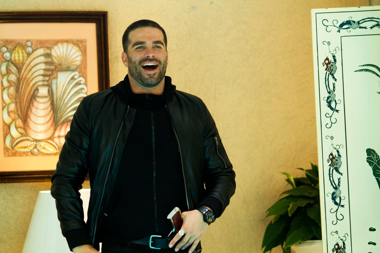 Tras el rompimiento con los Lucio y la declaración de guerra de 
<b><a href="http://www.univision.com/series/la-piloto/alejandro-nones-es-oscar-lucio">Óscar</a></b>, 'El Cártel de las Sombras' necesitaba nuevos aliados.