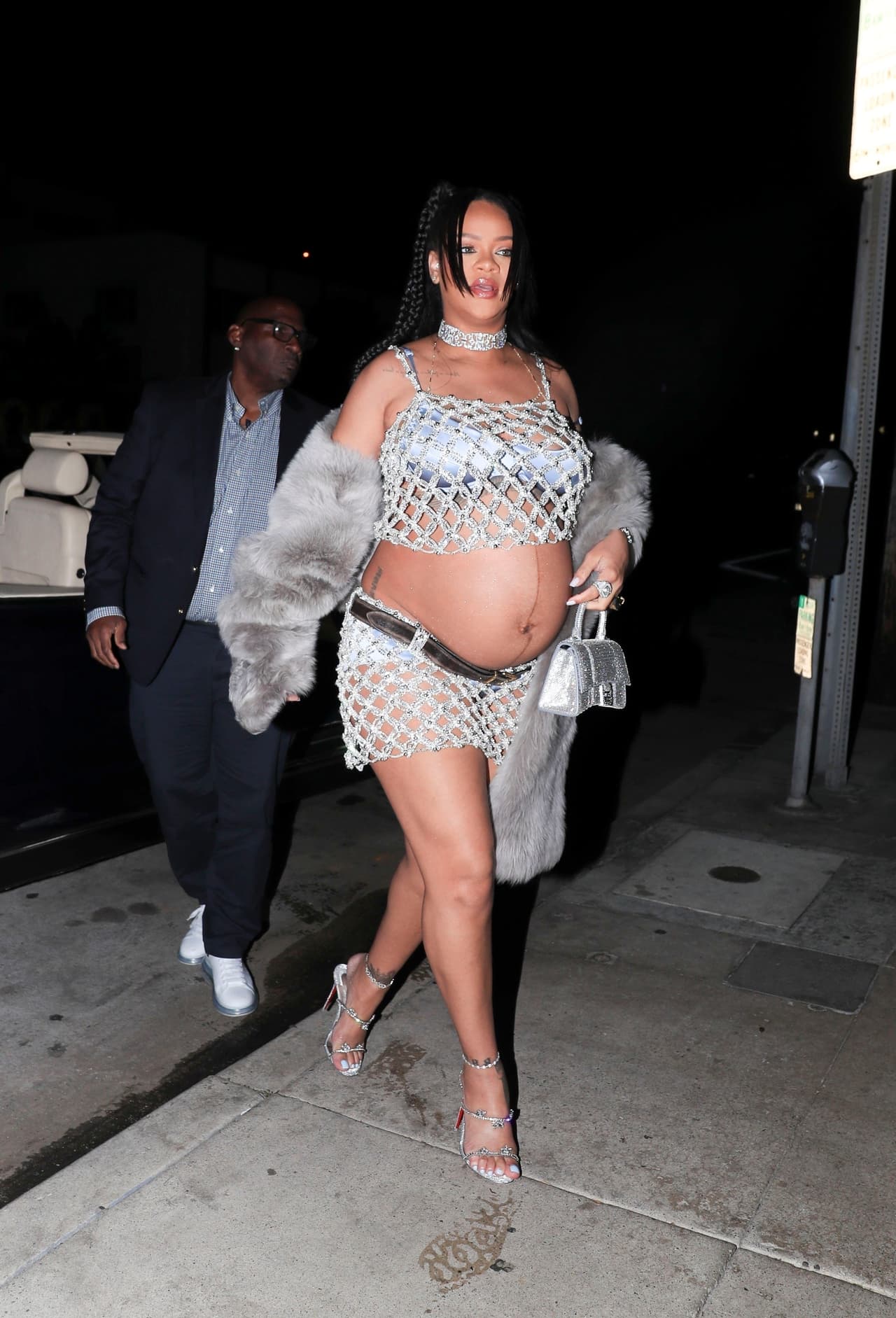 Y pese a que el 13 de mayo de 2022 nació su hijo, durante los meses de gestación Rihanna no temió usar 'crop tops', minifaldas o tacones. En respuesta, sus fans le aplaudieron en redes sociales romper con los estereotipos sobre la maternidad y ser fiel a sí misma.