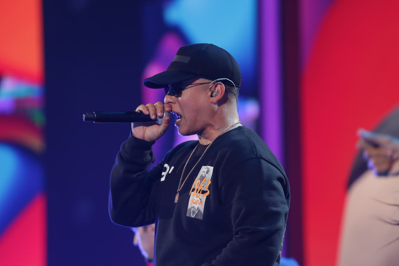 El intérprete de ‘Gasolina’ prepara una presentación especial en homenaje a su disco 'Barrio Fino'. El álbum con el que el artista se convirtió en una estrella global.
<br>