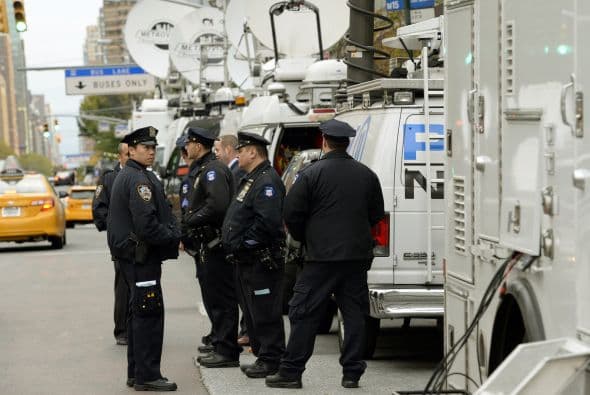 Un doctor de 33 años que trabajó con Médicos sin Fronteras (MSF) en el país africano Guinea Conakry , fue aislado desde el jueves en el hospital neoyorquino de Bellevue por contraer el virus de ébola.