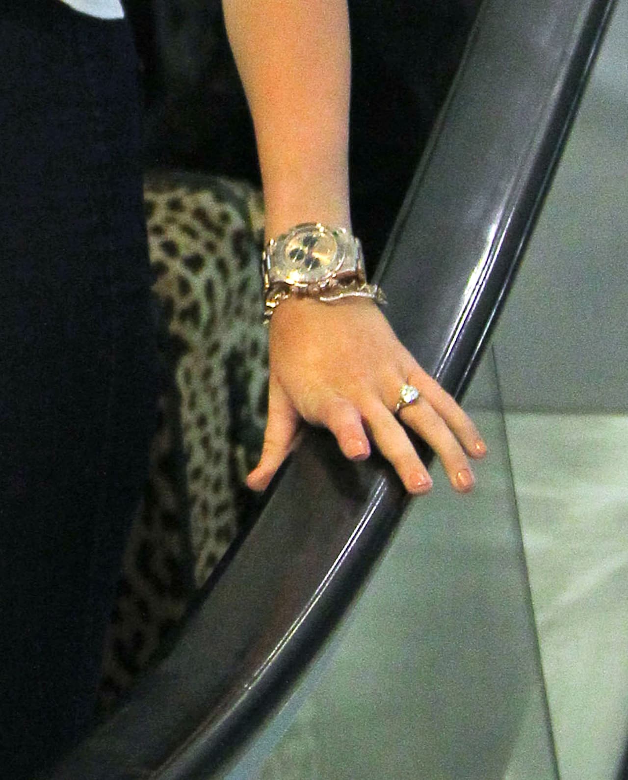 Al terminar su relación Miley no le devolvió el anillo a Liam. ¿Qué haría con él?