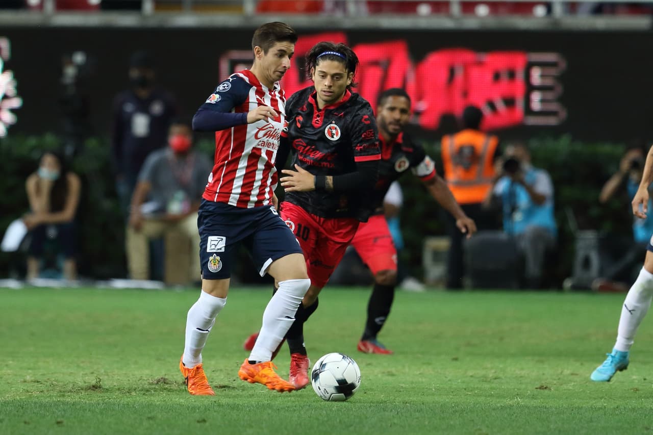 Chivas ligó su segundo triunfo consecutivo y con ello se metió de lleno en la pelea por un boleto a la fiesta grande del Grita México C22. Golazos de ‘Canelo’ Angulo y Pável Pérez.