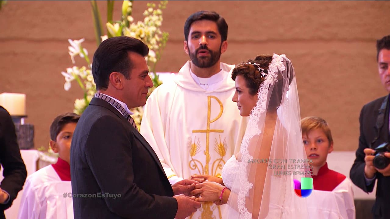 En "Mi Corazón es tuyo", Silvia Navarro lució radiante vestida de novia.