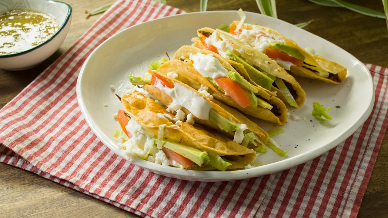 Tacos dorados de res