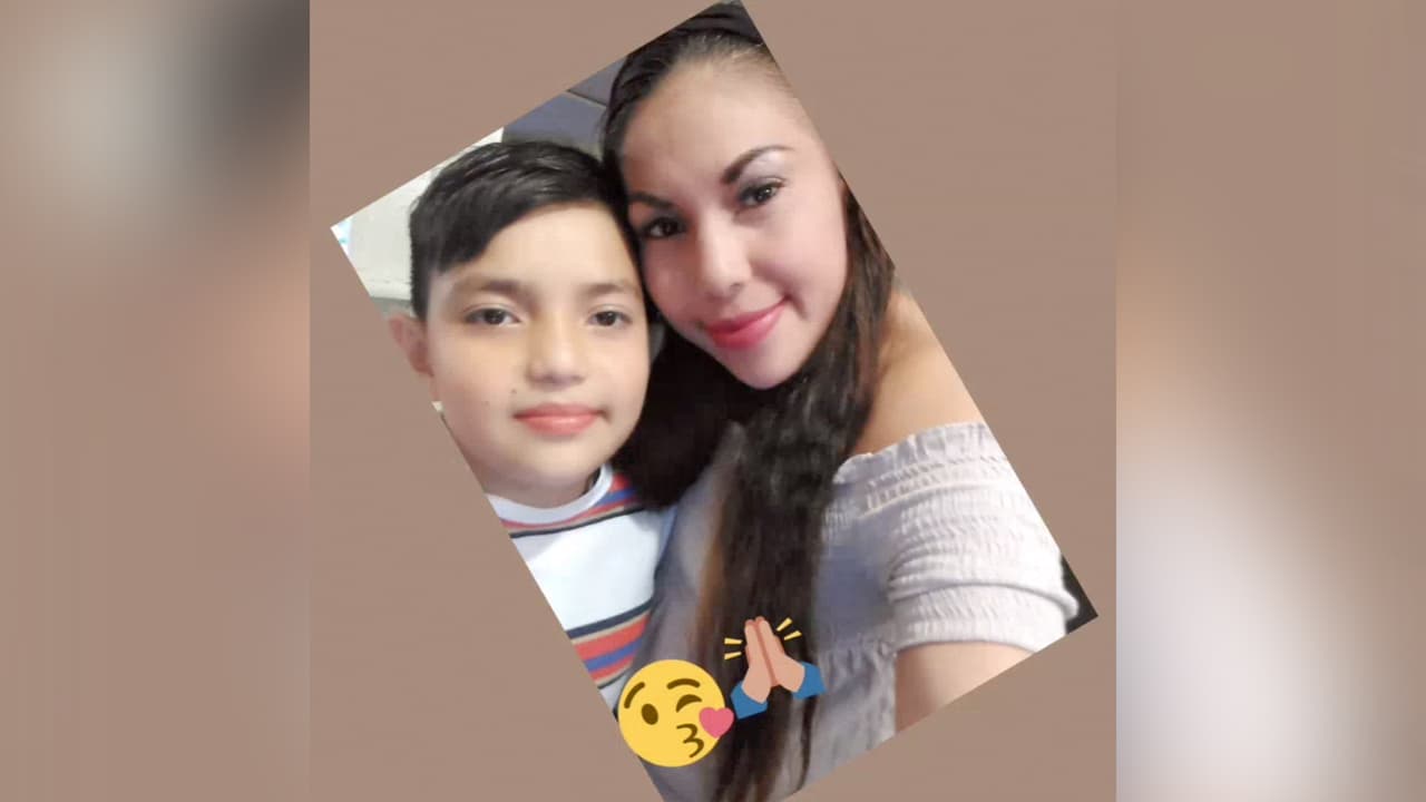 Christian, de 11 años, llegó a Texas hace unos días, después de que su madre pagó para que lo trajeran desde Honduras hasta Houston para poder estar juntos.
<br>
<br>