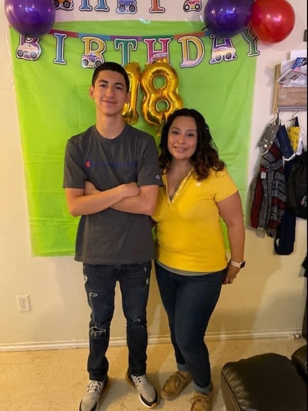 El joven quería ser infante de la marina, pero su cuerpo fue encontrado por un ranchero de San Antonio en los terrenos baldíos para ganado. 
<a href="https://www.univision.com/local/san-antonio-kwex/anthony-xavier-luna-muerte-desaparicion-kearney-road-southwest-high-school">Las autoridades investigan su muerte como un homicidio</a>. En la escena, hallaron su ropa.