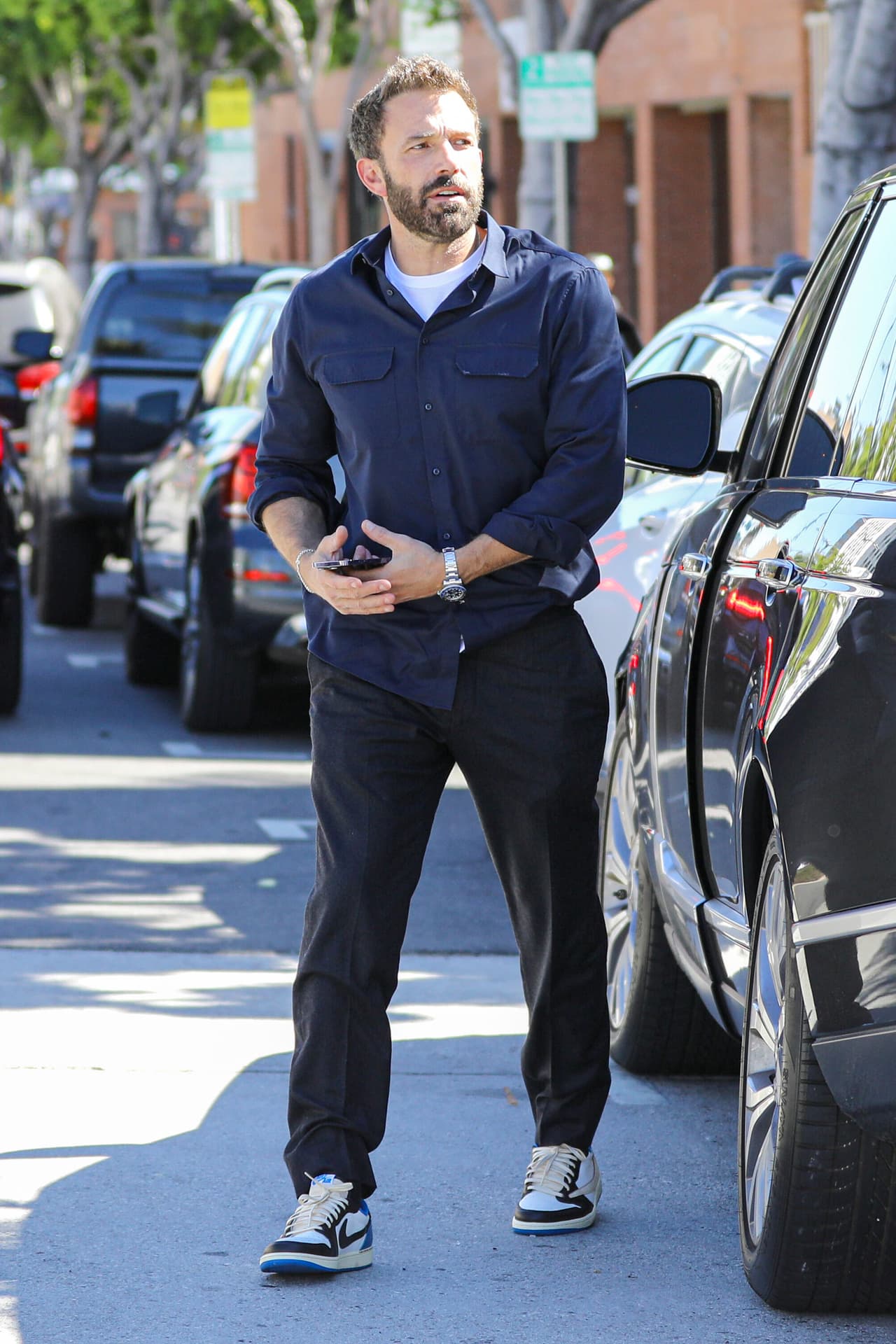 A principios de septiembre, a las chicas y a sus famosos padres se les vio salir de un centro de adopción de mascotas en Los Ángeles. 
<br>