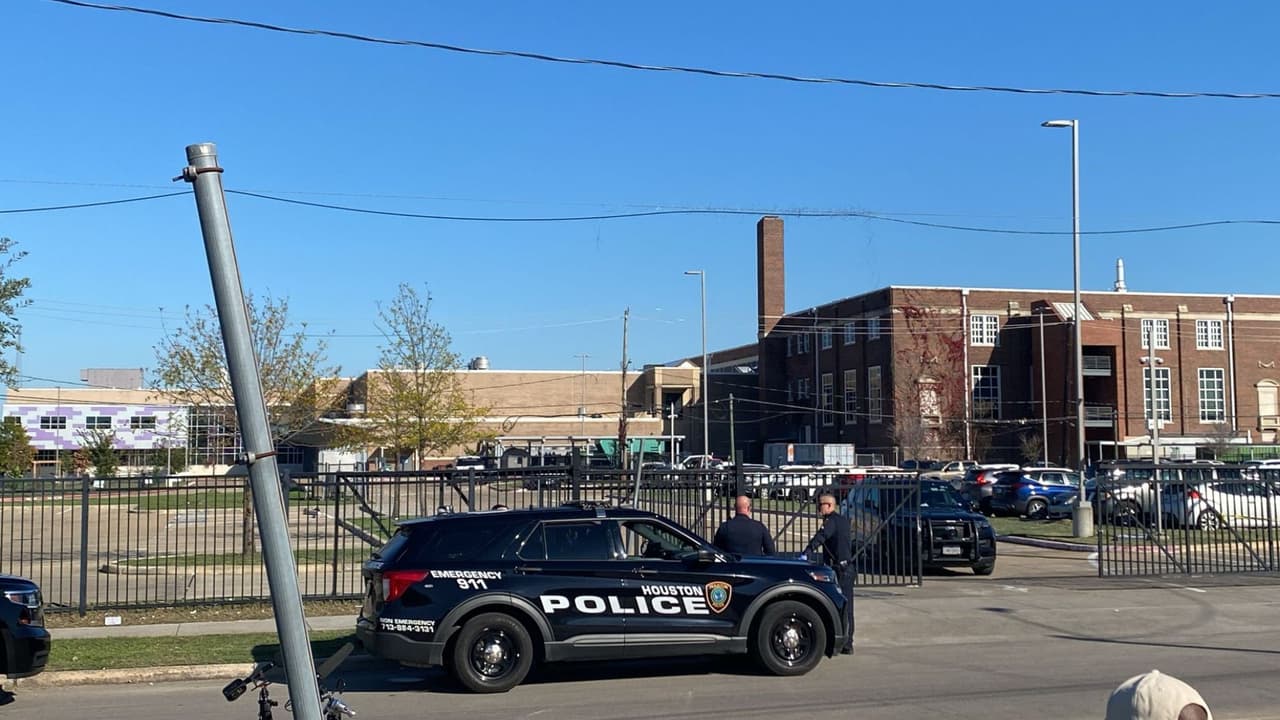 Hieren de bala a un adolescente de 16 años en tiroteo afuera de la preparatoria Northside: hay dos arrestos