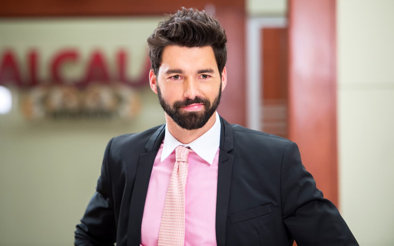 Gonzalo Peña es un bombón español con mucha maldad en 'Despertar Contigo'