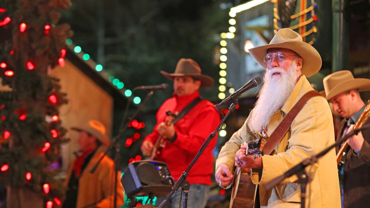 Los músicos parecen parientes cercanos del mismo Papá Noel, al estilo texano.