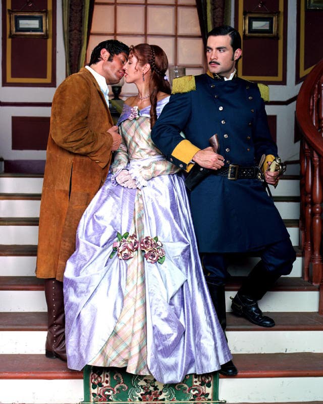 El éxito de
<b><a href="http://www.univision.com/temas/adela-noriega">Adela</a></b> seguía creciendo, pues sería 'Amor real' la historia que una vez más la regresaría a la televisión en el año 2003.