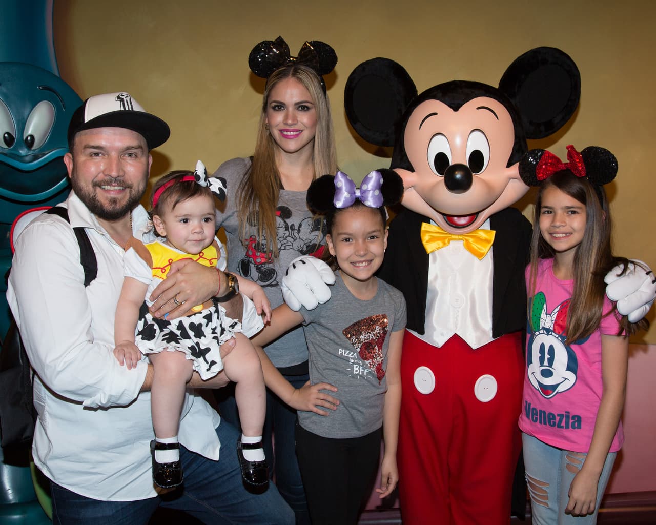 Poncho Lizárraga comienza su viaje como capitán de La Reina de la Canción este 17 de abril por Univision.