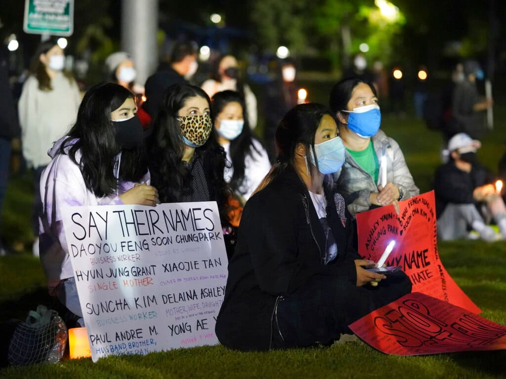 Quedaron huérfanos por la masacre de Atlanta y reciben más de $2.7 millones para sepultar a su madre