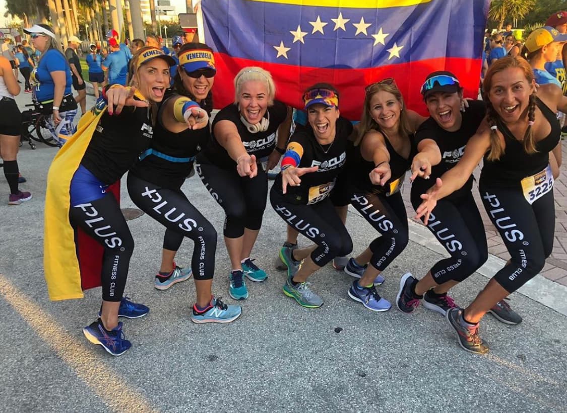 Los diferentes clubs de corredores de la ciudad se unieron con sus atletas de diferentes nacionalidades.