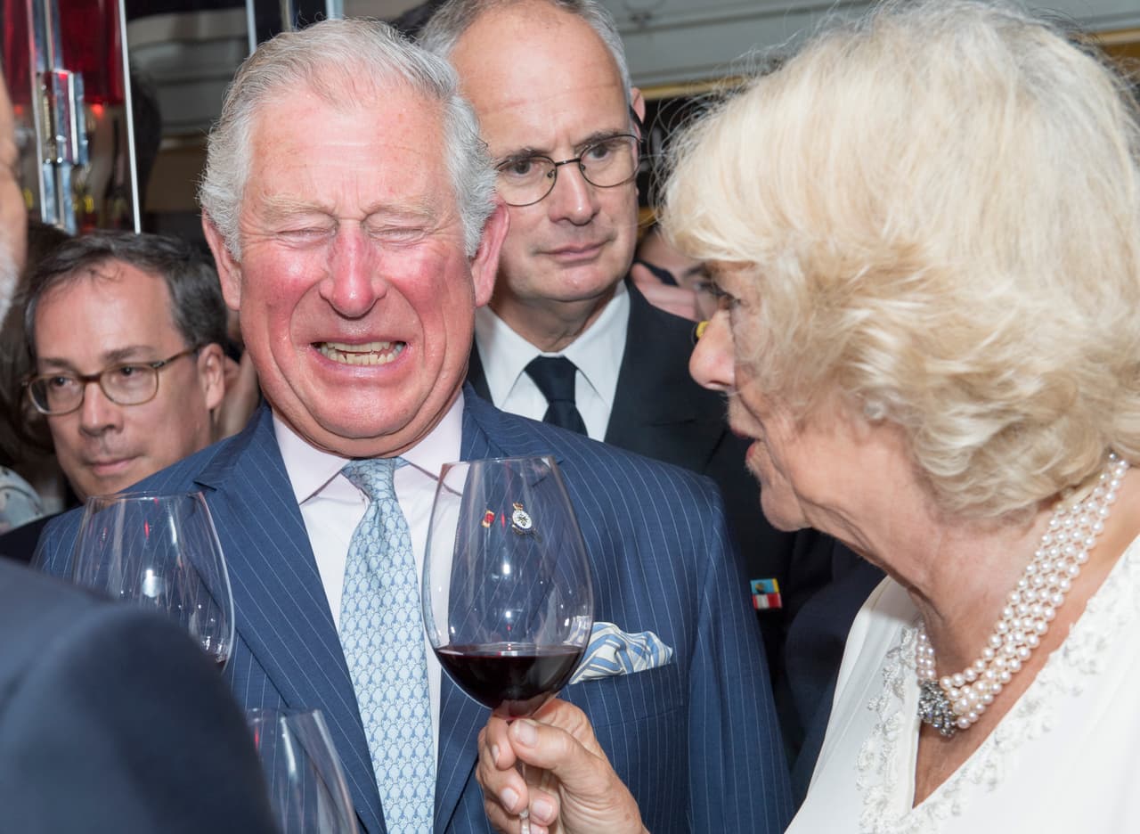 De acuerdo con una reseña de
<b><a href="https://people.com/royals/prince-charles-and-camilla-spend-15th-anniversary-reunited-after-self-isolation-at-scottish-home/" target="_blank">People</a></b>, el príncipe y Camilla retomaron la amistad para el año 1986.
<br>