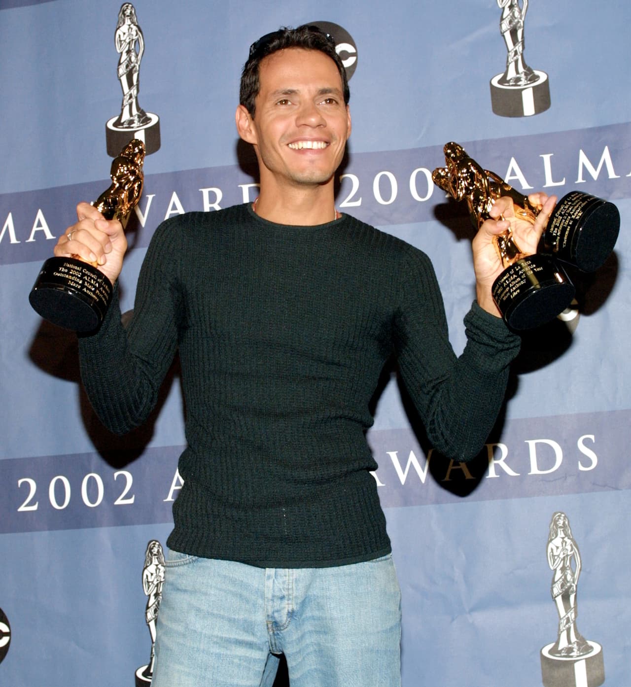 18. Con tanto orgullo fue premiado en 2002 con el ALMA Award al Artista Masculino de Música Favorito, compitiendo con figuras como Enrique Iglesias o Ricky Martin.
