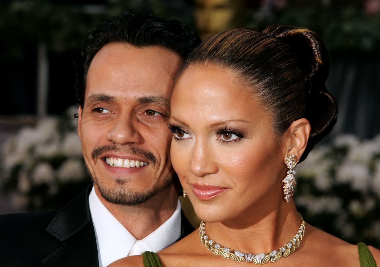 21. Otro de sus momentos especiales llegó en junio de 2004, cuando luego de haber mantenido un apasionado romance, él y JLo decidieron casarse en una ceremonia muy íntima.