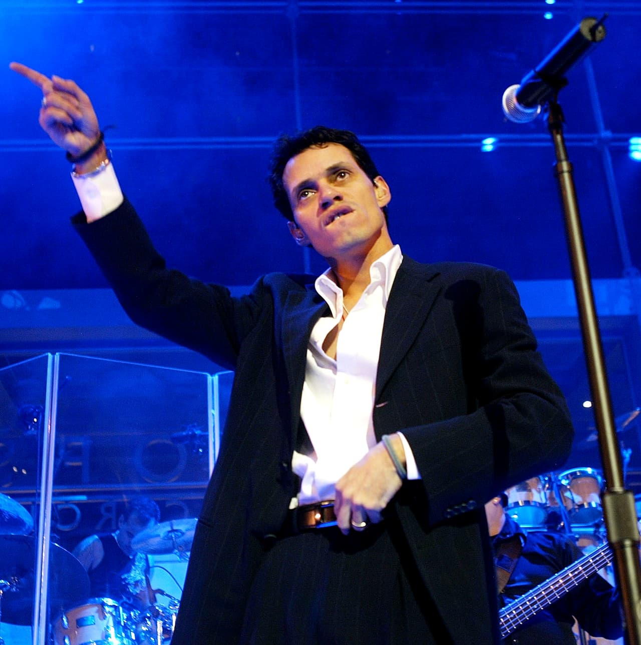 6. Corría el año de 1994, y el salsero tuvo la oportunidad de protagonizar el acto de apertura, durante el tributo realizado a Tito Puente, en el Madison Square Garden.